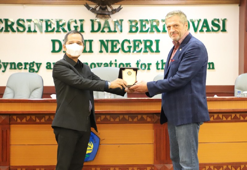 Unila Teken MoU dengan Novosibirsk State Technical University Rusia
