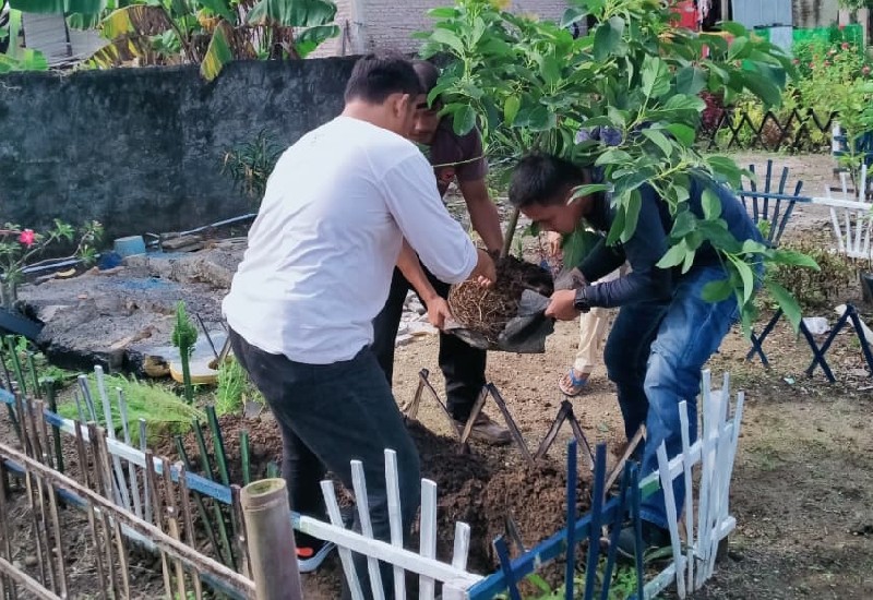  Wahrul Fauzi Silalahi: Merawat Taman, Meneguhkan Eksistensi Perguruan