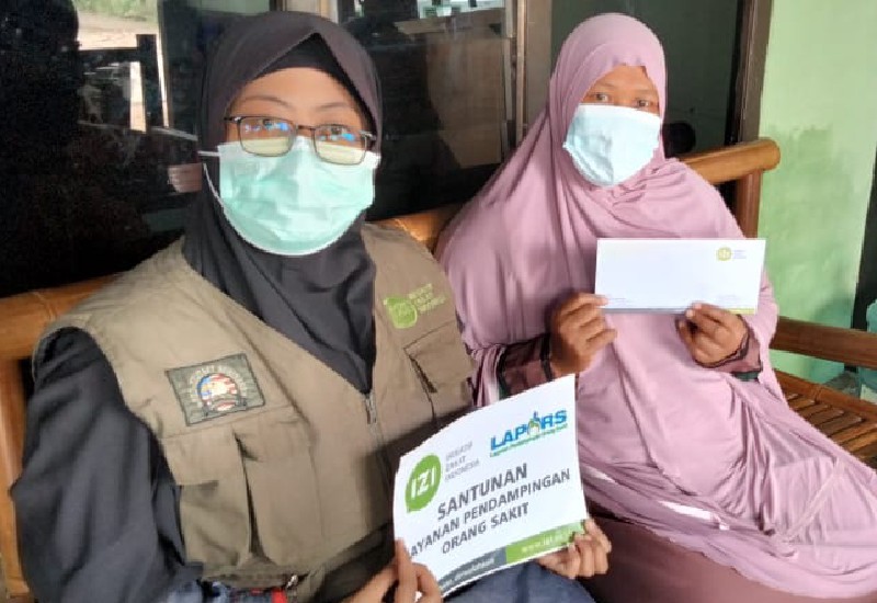 IZI Lampung Bantu Pengobatan Rochmawati Alami Patah Tulang Belakang