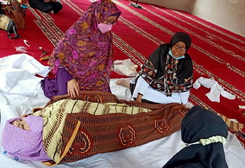  Salimah Lampung dan SMPN 17 Bandar Lampung Gelar Pelatihan Pemulasaran Jenazah
