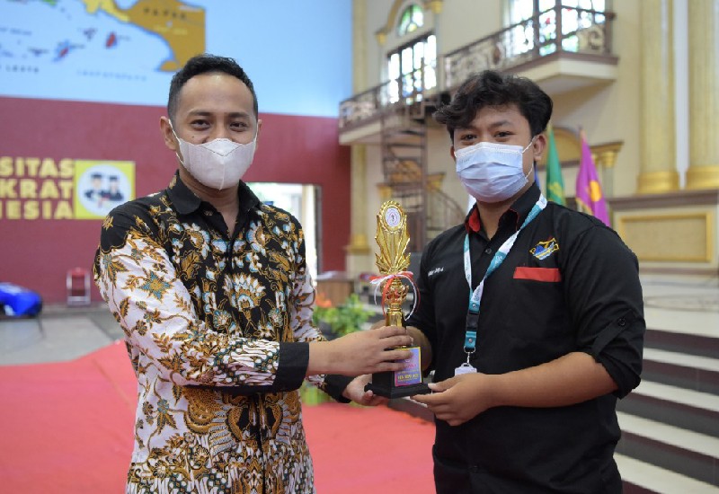  Mahasiswa PTS Terbaik Sumatera Universitas Teknokrat Indonesia Ciptakan Aplikasi Sehat-I