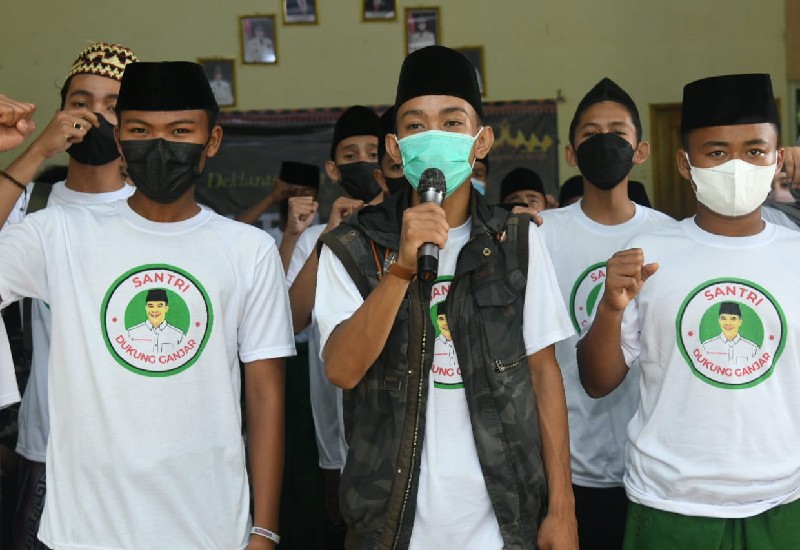  Ratusan Santri Milenial Bandar Lampung Dukung Ganjar Pranowo dan Gelar Baksos