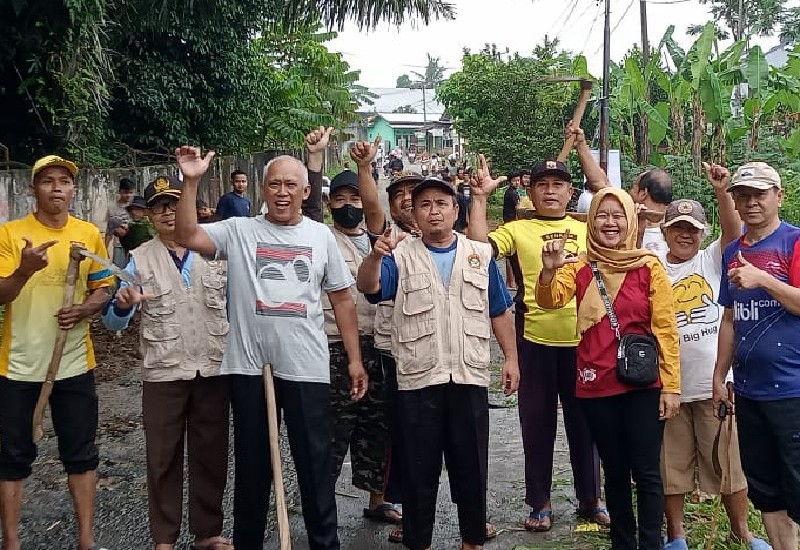  Warga LDII Hajimena dan Perumahan Puri Sejahtera Kompak Kerja Bakti Bersihkan Jalan Lingkungan