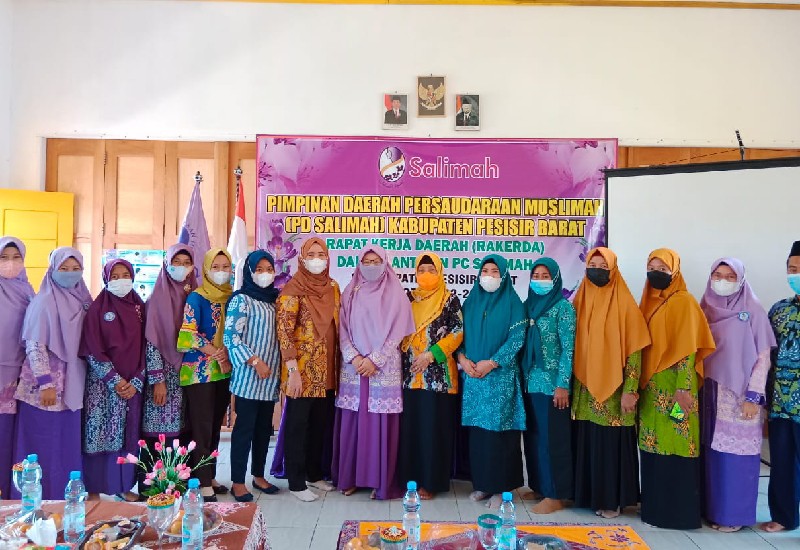  Salimah Pesisir Barat Gelar Rakerda dan Pelantikan Cabang