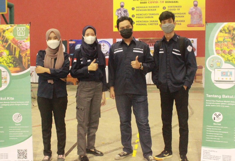  Mahasiswa PTS Terbaik Sumatera Universitas Teknokrat Indonesia Ciptakan Aplikasi Bakul.Kita