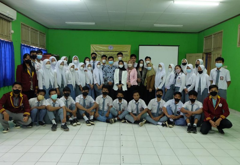  PTS Terbaik ASEAN Universitas Teknokrat Indonesia Pengabdian di SMK Yadika, Ajarkan Teknik Pemasaran Digital