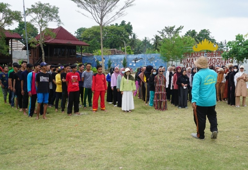  Program Studi Ekonomi Syariah UML Gelar Acara Santai Mahasiswa dan Dosen di Pantai Tanjung Putus Pesawaran