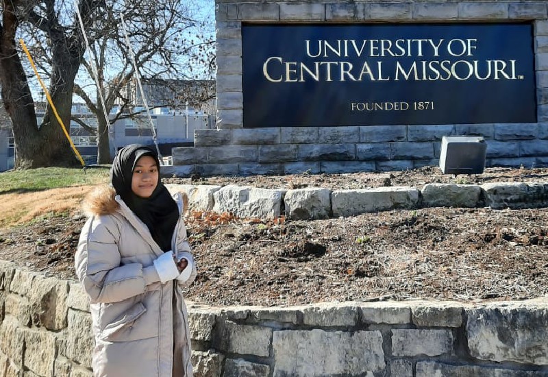  Kiat Sukses Vina Qurrota Akyuningrum Mahasiswi PTS Terbaik ASEAN Bisa Kuliah di University of Central Missouri Amerika Serikat