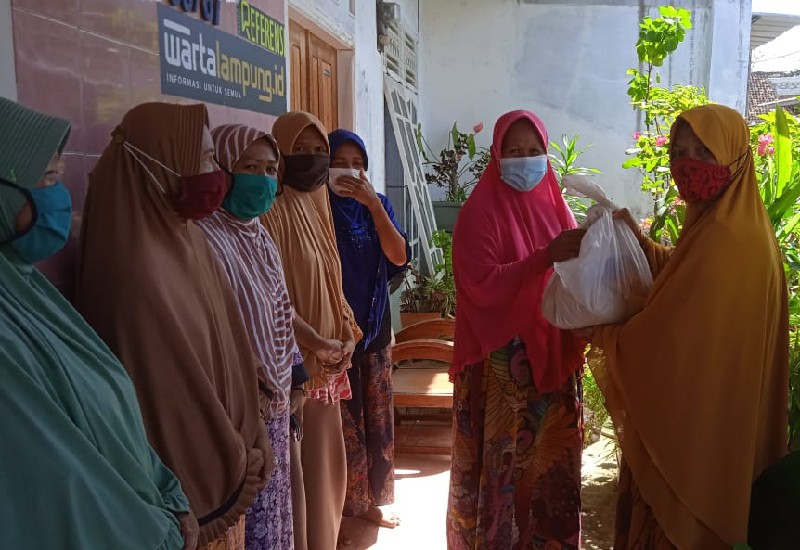  IZI dan Wartalampung.id Salurkan Bingkisan Lebaran