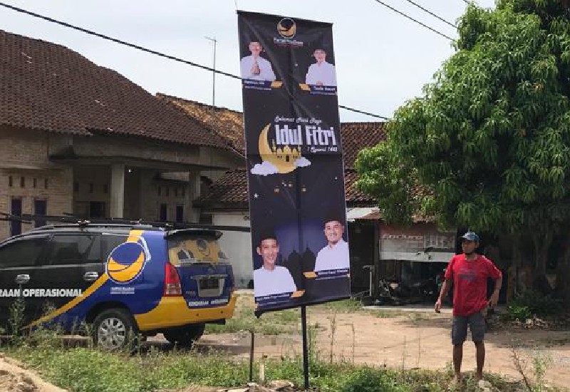  Poster Ucapan Lebaran Wahrul Fauzi Silalahi Bertebaran se-Lampung Selatan, Kader Nasdem Siap Menang Pemilu 2024