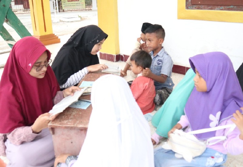  SMAIT Baitul Muslim Pengabdian Masyarakat, Kokom: Anak-Anak Rajin Baca Alquran dan Bantu-Bantu