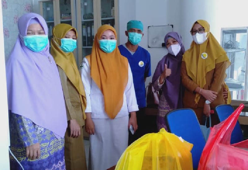  Salimah Way Kanan Berbagi Takjil Tenaga Kesehatan RS Zainal Abidin Pagaralam