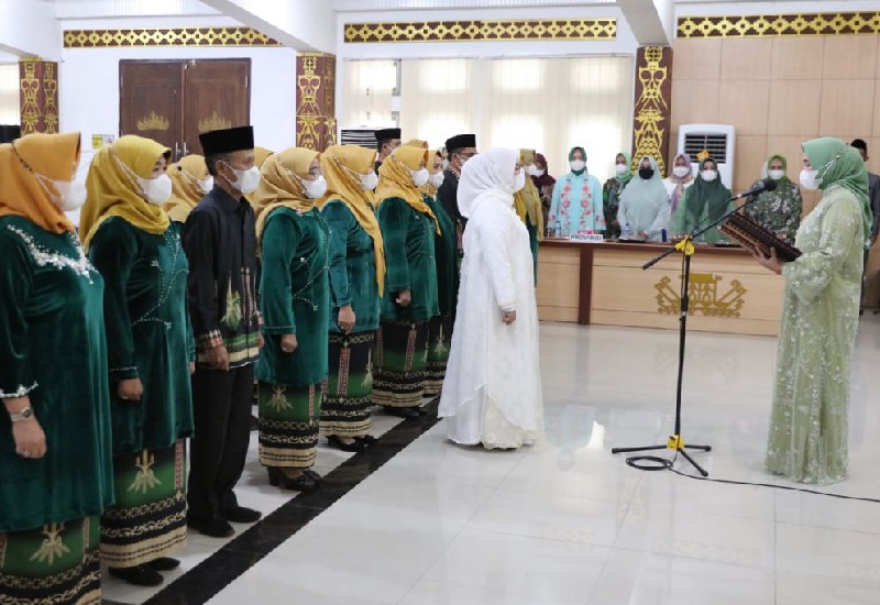Riana Sari Arinal Lantik Pengurus LKKS dan DPD Lasqi Lampung Utara