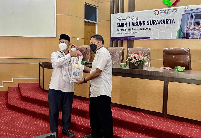  Kepala SMK SMTI Bandar Lampung Terima Kunjungan SMKN 1 Abung Surakarta Lampung Utara
