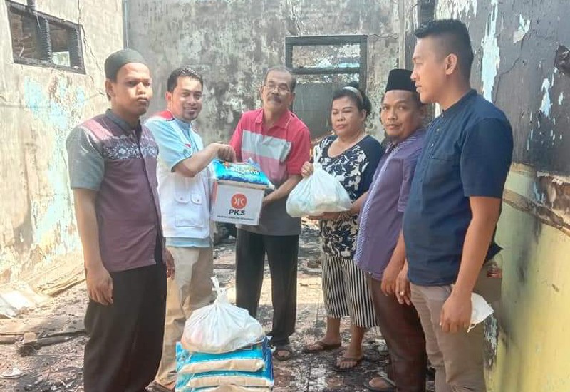  Agus Widodo Bantu Keluarga Korban Kebakaran di Pidada Panjang