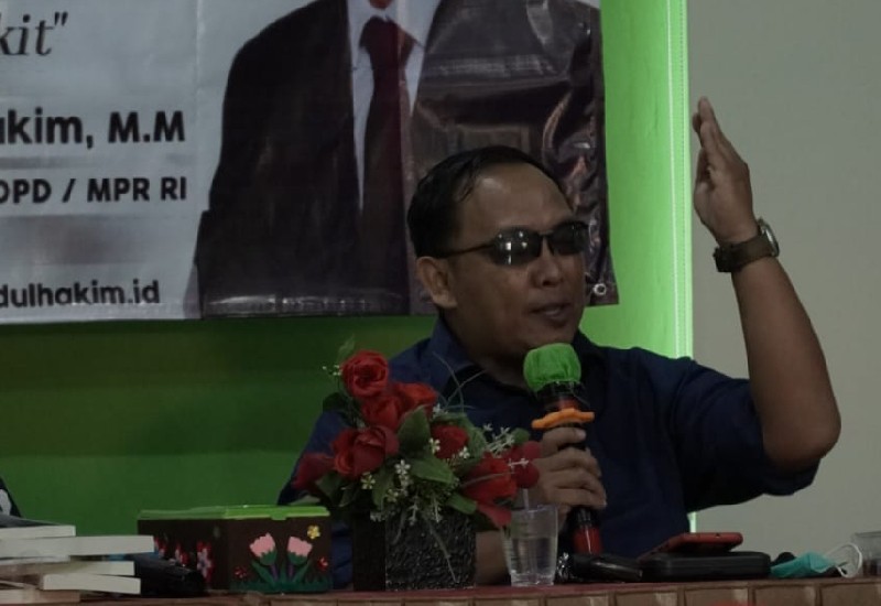  Adian Saputra Ajak Guru Permata Bunda Rajin Menulis