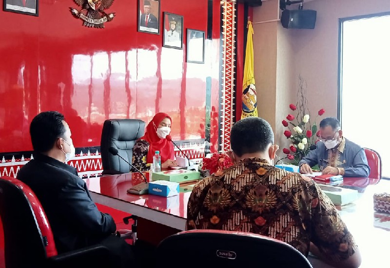  Eva Dwiana Kerahkan Anggota Majelis Taklim Gabung Bank Sampah Emak.ID