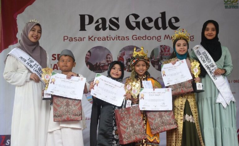  Pengelola PasGede Helat Queen and King Moslem, Cherry Bazleeno Mohga dan Rafi Bilal Al-Ziqri Rasya’za Jadi Pemenang