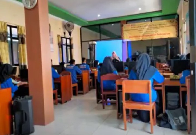  Joko Widodo Buka Pelatihan Personal Branding PTS Terbaik ASEAN Universitas Teknokrat Indonesia di SMK Al Huda