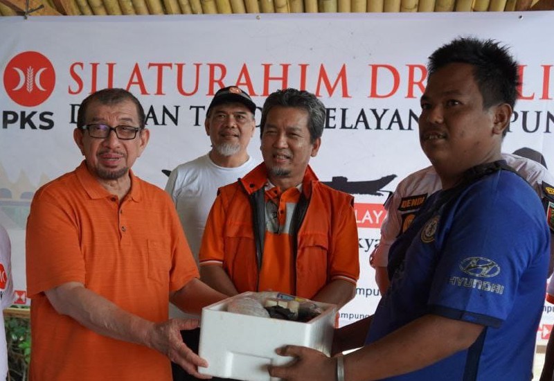  Silaturahmi dengan Nelayan, Salim Beri Bantuan Alat Tangkap Ikan