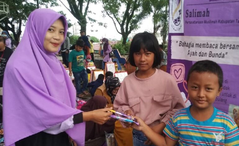  Gerakan Literasi Salimah Tanggamus Warnai Mehayu Jejama di Taman Kotaagung