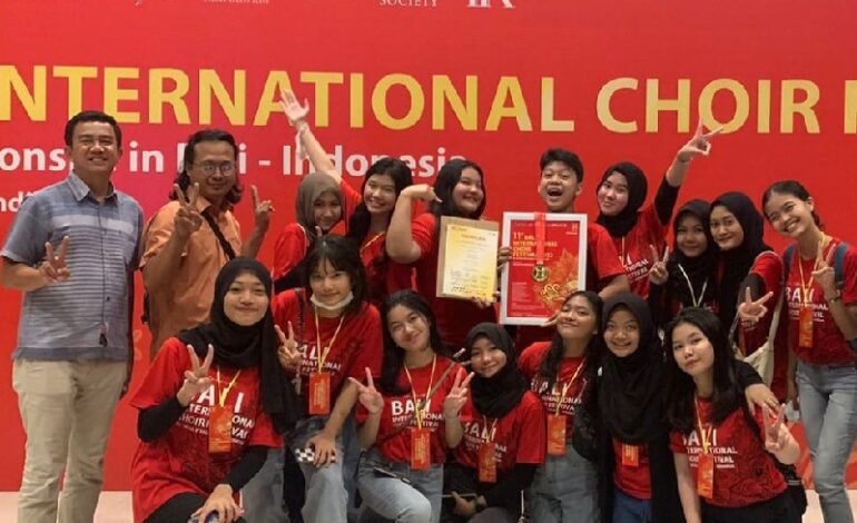  Bina Vokalia SMAN 2 Bandar Lampung Raih Emas 11th Bali International Choir Festival 2022
