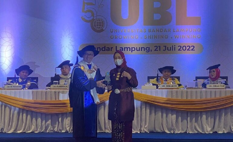  Salurkan Beasiswa bagi 100 Ribu Anak di Lampung Sejak 2015, Dwita Ria Diganjar Anugerah UBL