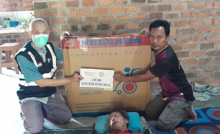  IZI Bantu Kursi Roda Haryono, Penderita Stroke yang Dirawat Anaknya