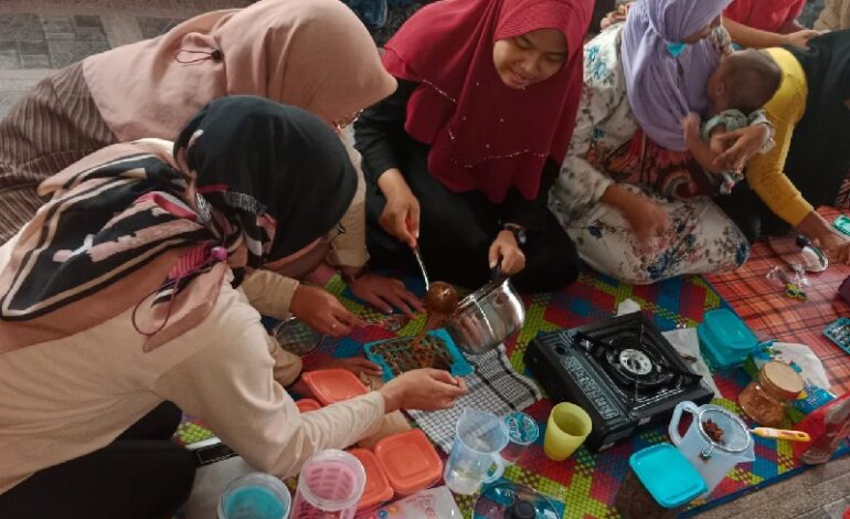  Dosen Farmasi Itera Latih Ibu-Ibu di Sabah Balau Bikin Permen Jeli Kunyit