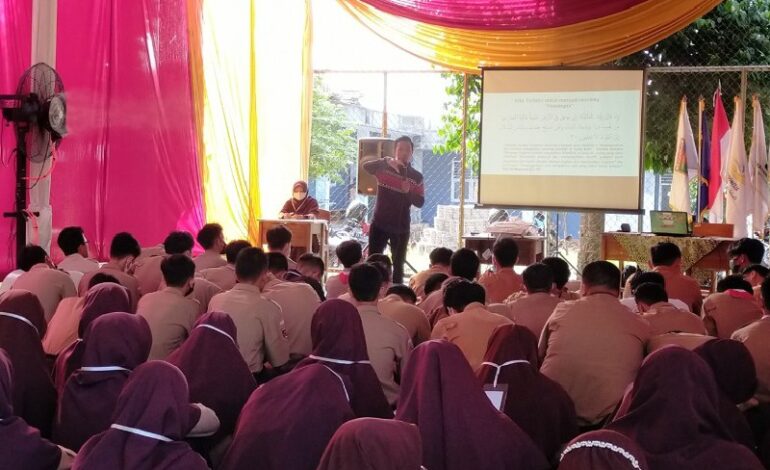  Siswa SMA IT Daarul Ilmi Belajar Bicara Depan Publik