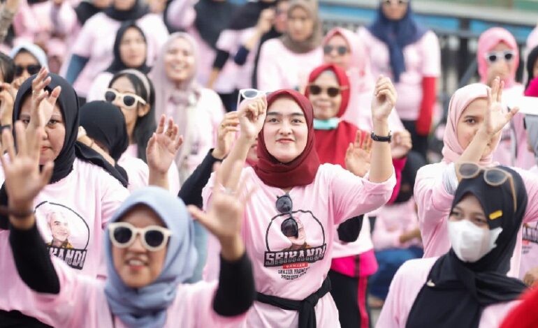  Ribuan Srikandi Lampung Deklarasi Menangkan Ganjar Pranowo di Stadion Sukung, Janji Lejitkan Elektabilitas