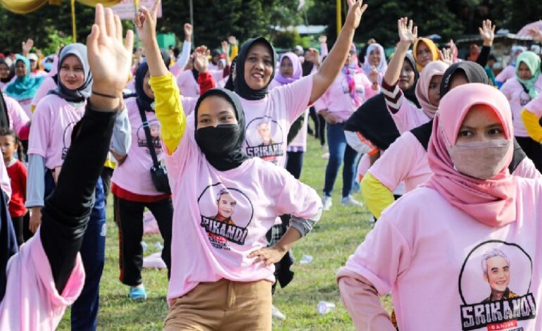  Pakai Kaus Pink, Seribuan Srikandi Ganjar Senam Aerobik dan Vaksinasi Booster di Seputih Agung Lamteng