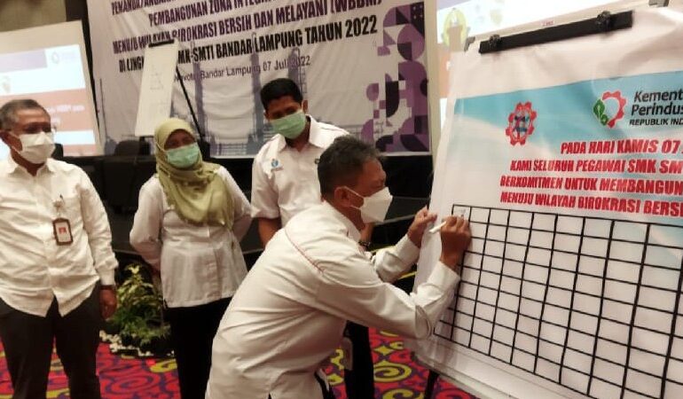  SMK SMTI Bandar Lampung Tuju Birokrasi Bersih dan Melayani