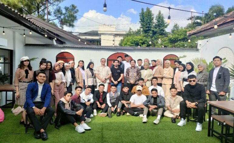  Finalis Duta Teknokrat 2022 Kunjungan dan Sesi Foto di The Habbit Coffee