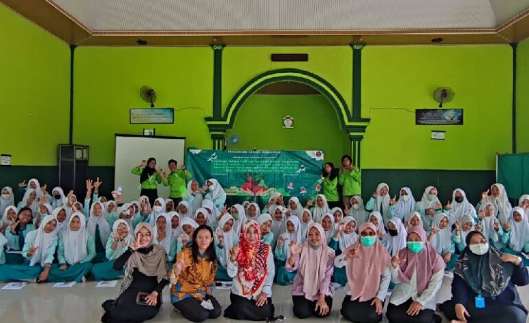  Dosen Teknologi Pangan Itera Sosialisasi dan Pemeriksaan Kesehatan Anemia dan KEK Remaja Putri SMAN 1 Seputih Agung