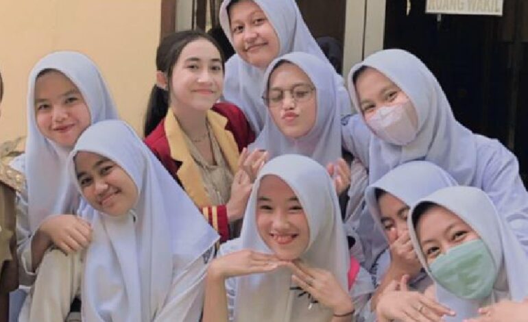  Model Lampung Mahasiswi Universitas Teknokrat Indonesia Joya PPL di SMAN 1 Talangpadang, Siswa Makin Ceria dan Antusias Belajar