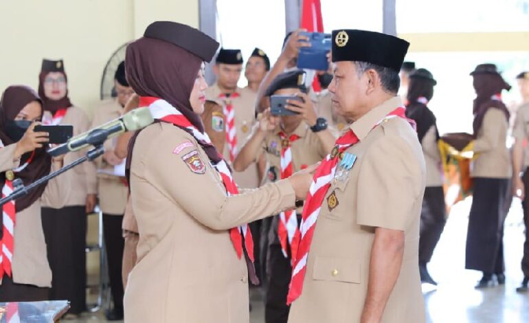  Chusnunia Chalim Lantik Dawam Rahardjo dan Azwar Hadi Ketua dan Wakil Ketua Mabicab Gerakan Pramuka Lamtim