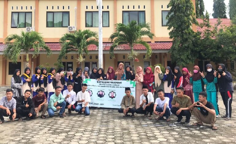  Forum Komunikasi Rohis Pesisir dan Rohis SMK 1 Krui Gelar Training Excellent
