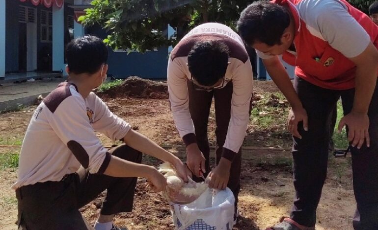 Siswa SMPIT Daarul ‘Ilmi Bandar Lampung Praktik Penyembelihan Hewan