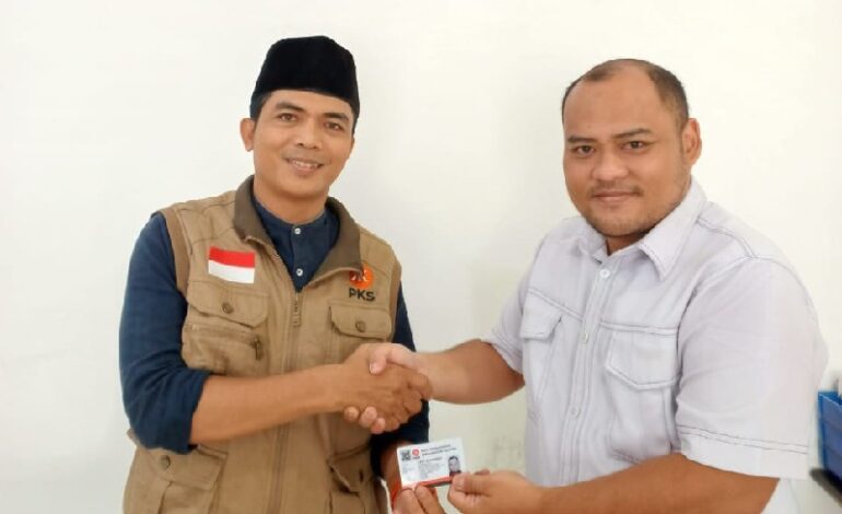  Wakil Bendahara DPP Lampung Sai Rheda Rakasyah Gabung PKS, Muhammad Suhada Serahkan Langsung KTA