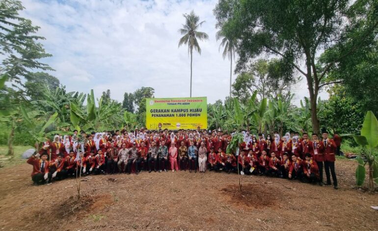 PTS Terbaik ASEAN Universitas Teknokrat Indonesia Tanam 1.000 Bibit Pohon di Teknokrat Eco Park ...