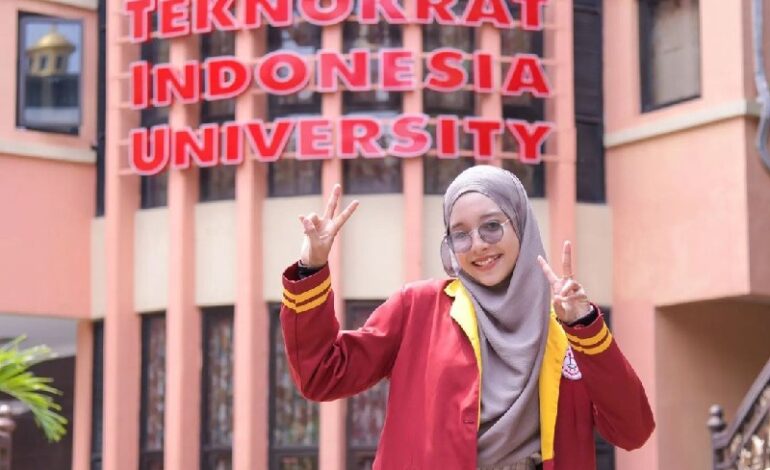  Yuli Santika Mahasiswa PTS Terbaik ASEAN Universitas Teknokrat Indonesia Juara I Lomba Poster Digital di Universitas Muhammadiyah Surakarta