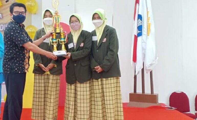  SMK Cendekia Farma Husada (Cefada) Juara Lomba Cepat Tepat dan Inovasi Produk Farmasi Itera