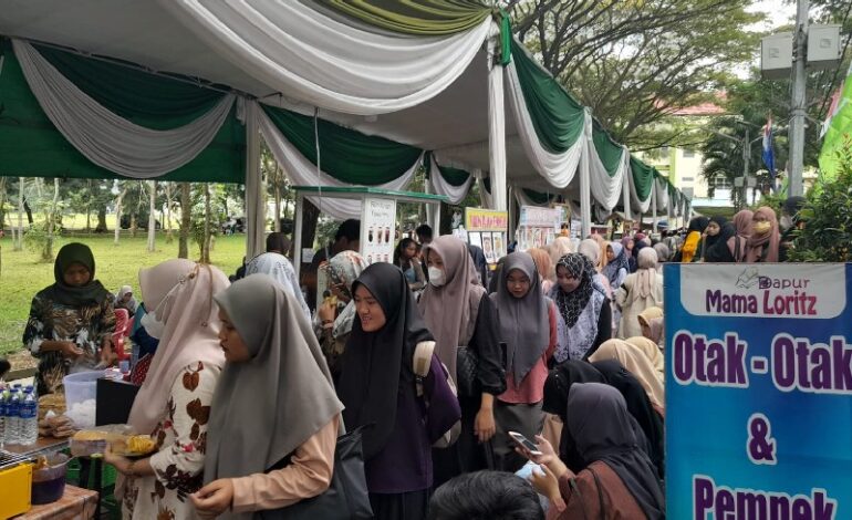  Festival Pesantren Ke-7 Gelaran Mahad Al Jamiah UIN Raden Intan Lampung Bikin Pedagang Kuliner Raup Untung Besar