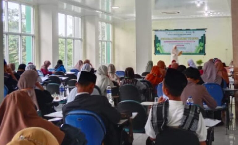  Nafla Prashinta Az Zahra Asal SMAN 12 Bandar Lampung Juara I Lomba Baca Puisi Islami Festival Pesantren Ke-7 Mahad Al Jamiah UIN Raden Intan
