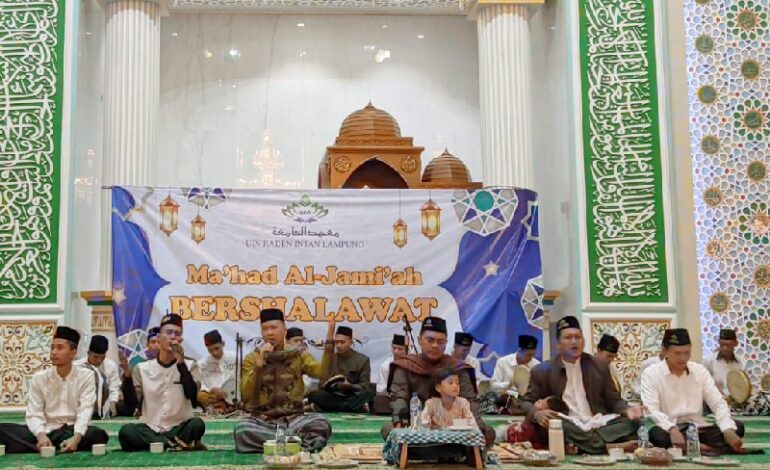 Peserta Selawat Kubra Inisiasi Mahad Al Jamiah UIN Raden Intan Lampung Antusias, Suara Vokalis Sampai Serak