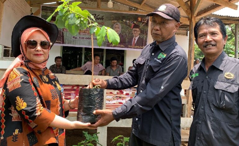  Dwita Ria Reses di Labuhan Ratu dan Way Bungur, Warga Terima Kasih Sudah Dibantu Bibit Tanaman