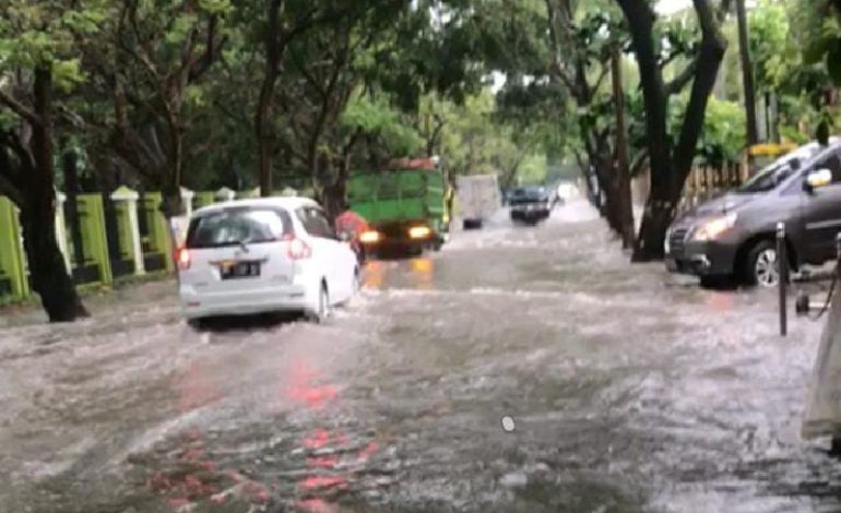  Hujan Guyur Bandar Lampung, Banjir Genangi Jalan Pulau Sebesi Sukarame