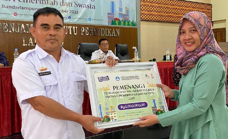  Kantor Bahasa Provinsi Lampung Beri Penghargaan Wajah Bahasa Instansi Pemerintah-Swasta, SMAN 10 Bandar Lampung Nomor Wahid