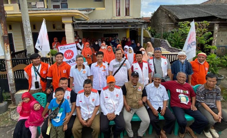  PKS Rajabasa Pimpinan M Arif Fajrun Layani Bekam Gratis